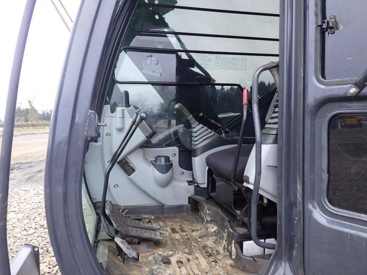 hitachi-zx75ur-image-29