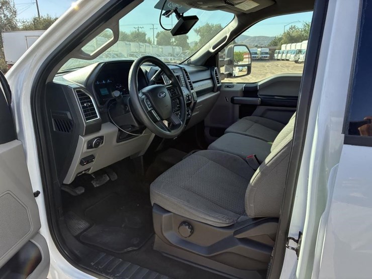 2017-ford-f550-xlt-image-13