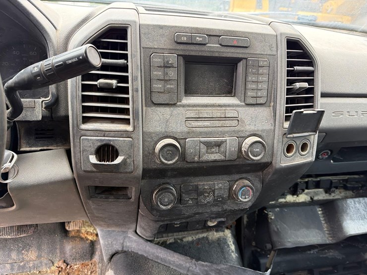 2019-ford-f550-image-26