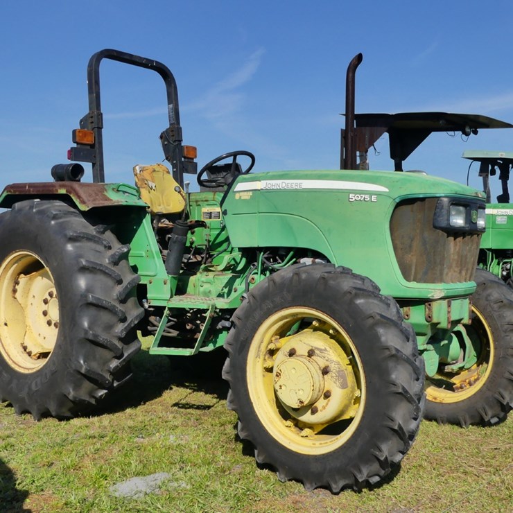 JOHN DEERE 5075E