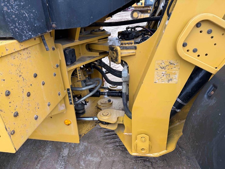 caterpillar-926-image-9