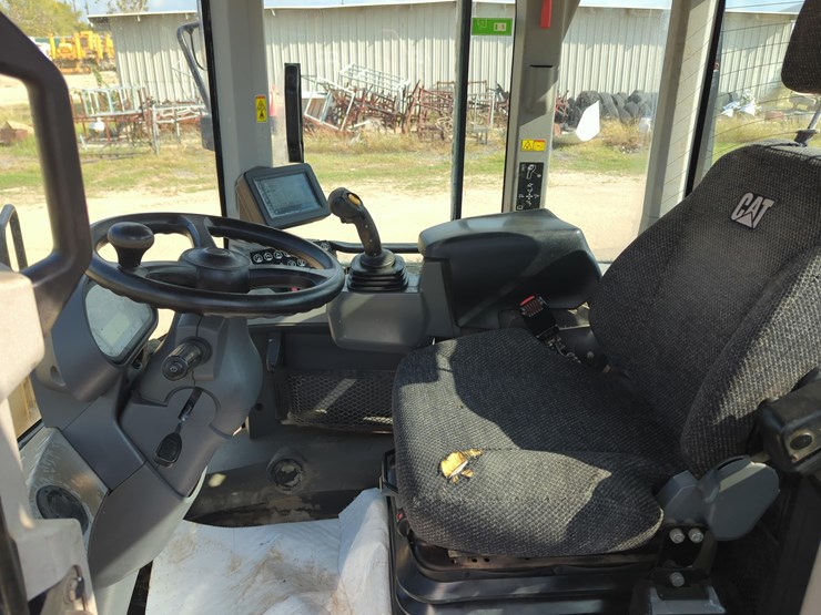 2019-caterpillar-930-image-12