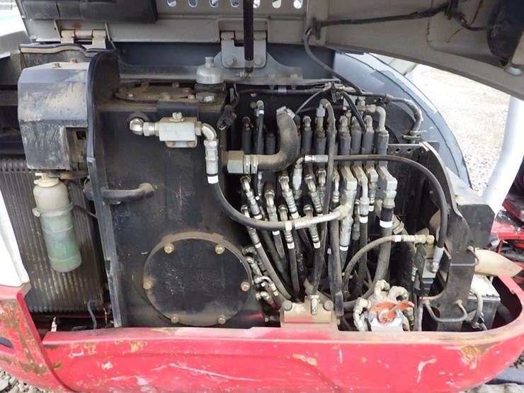 takeuchi-tb230-image-16