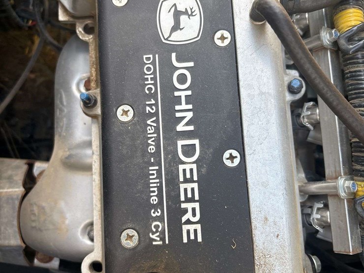 2022-john-deere-gator-image-10