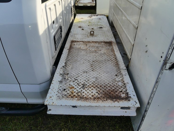 2017-ford-f350-xl-image-9