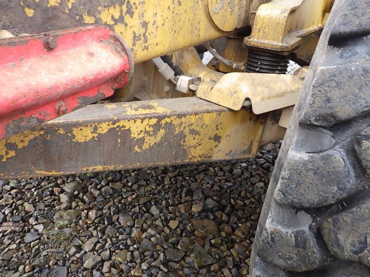 caterpillar-740-image-21