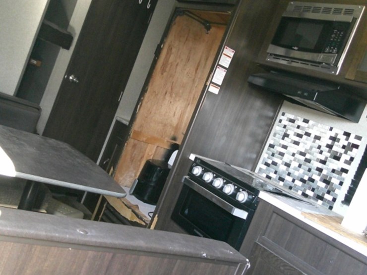 2019-springdale-26ft-trvl-trlr--title-image-5