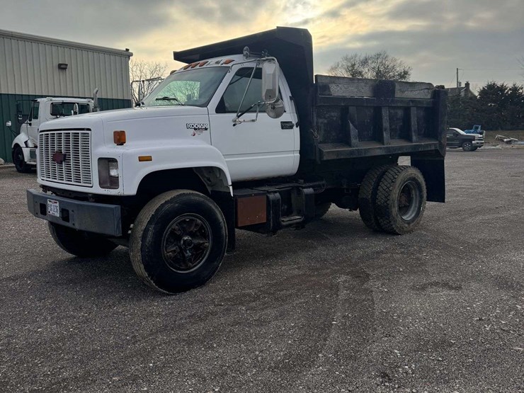 1995-gmc-kodiak-dump-truck-image-1
