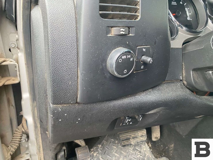 2008-chevrolet-2500-image-33