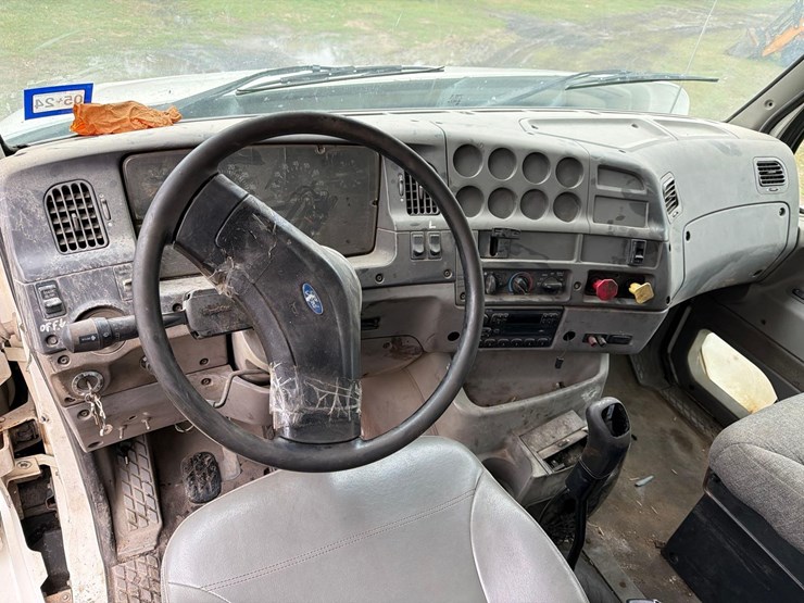 1997-ford-f800-image-27