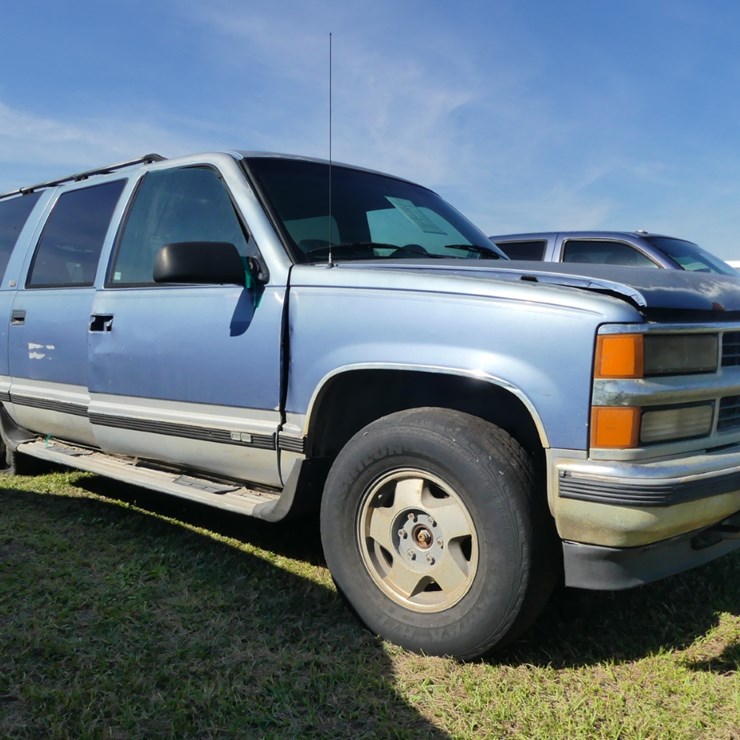 CHEVROLET SUBURBAN