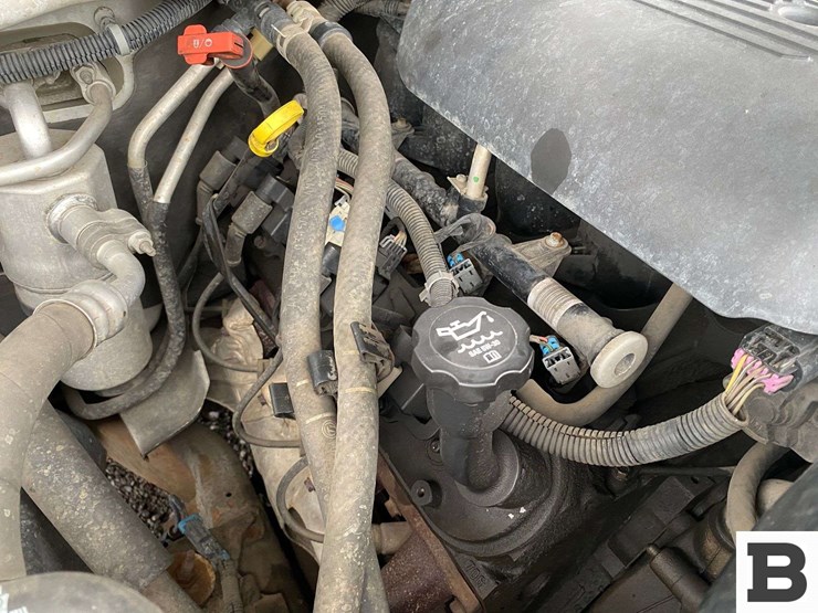 2004-chevrolet-suburban-image-42