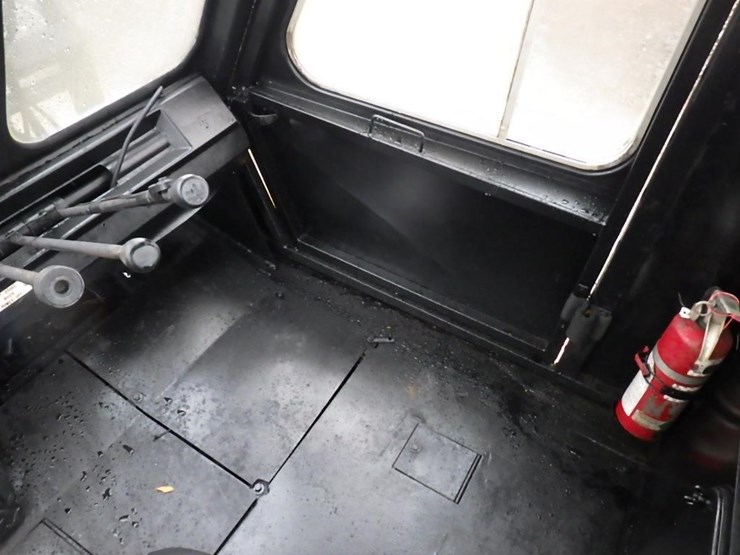 caterpillar-v330b-image-35