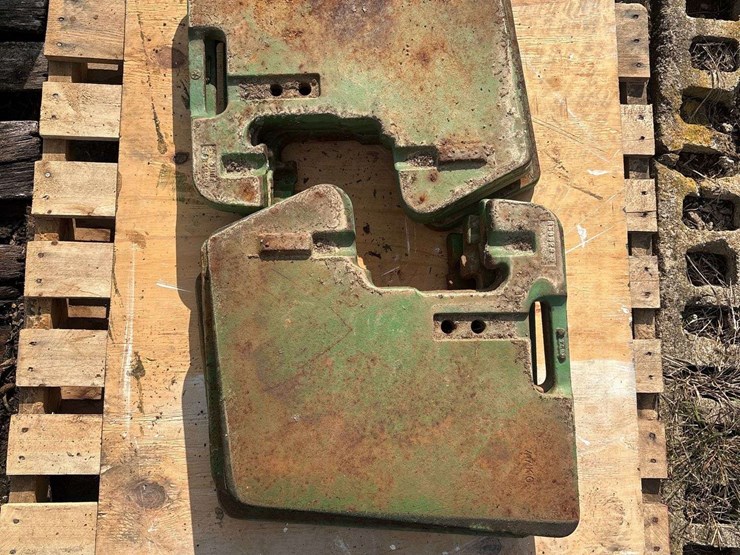 john-deere-40-series-suitecase-weights-image-1
