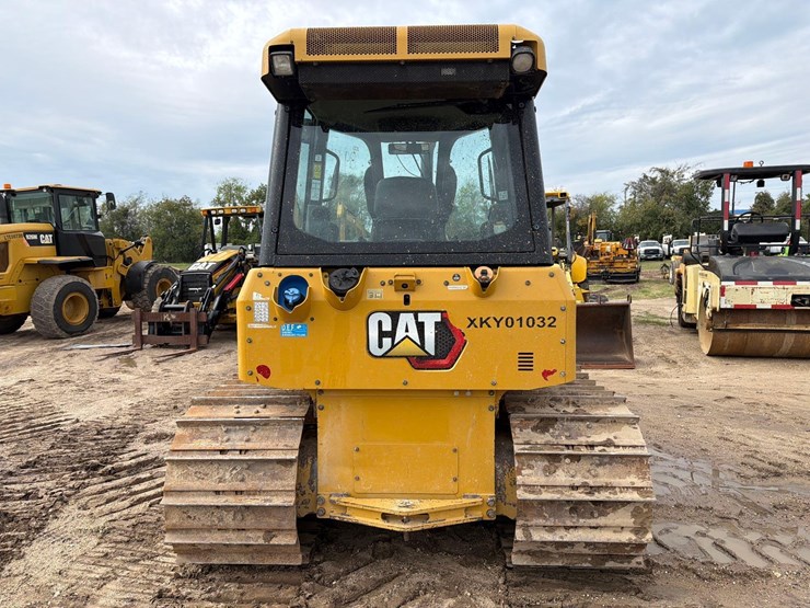 2021-caterpillar-d3-lgp-image-7