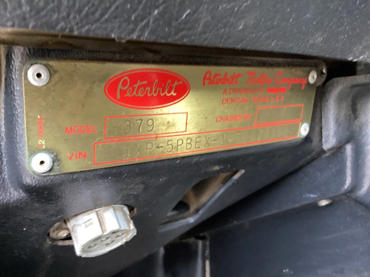 peterbilt-379-image-31