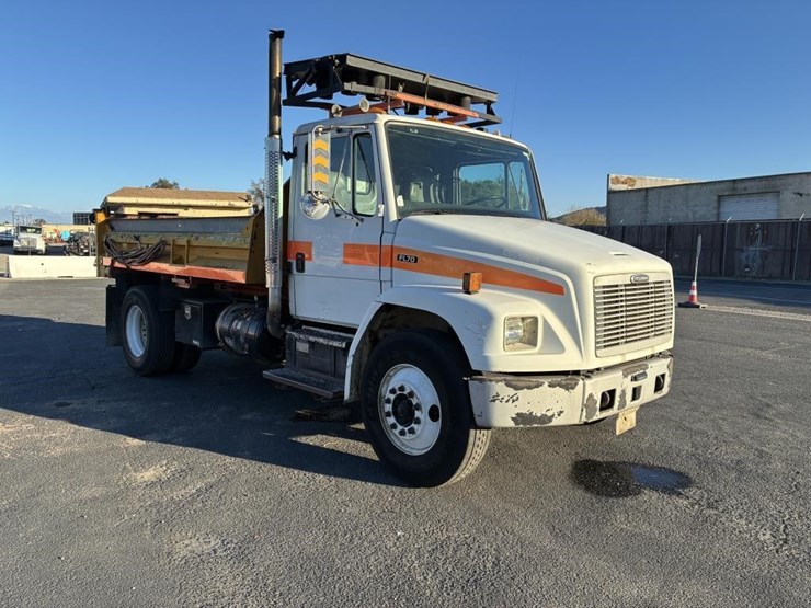 2001-freightliner-dump-truck-image-2