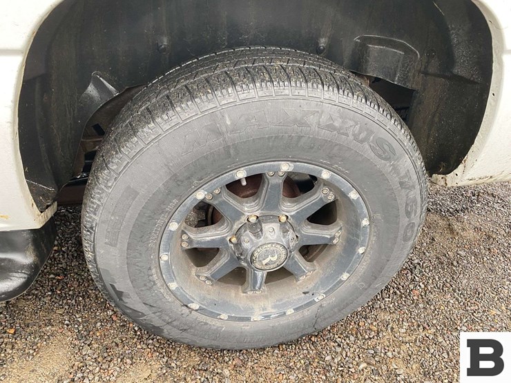 2004-chevrolet-suburban-image-15