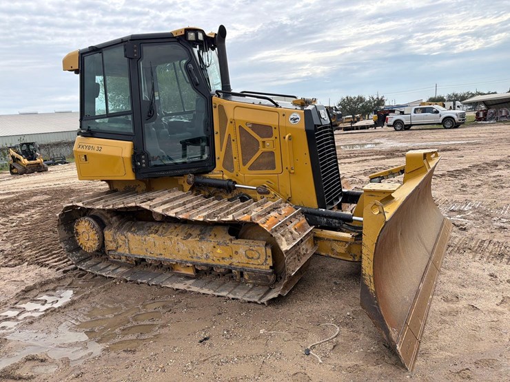 2021-caterpillar-d3-lgp-image-4