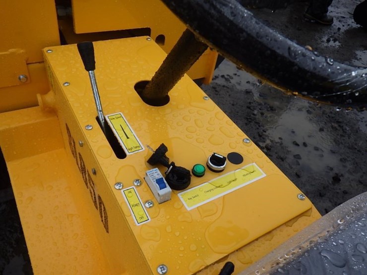 2025-sdlool-850-vibratory-road-roller-image-7