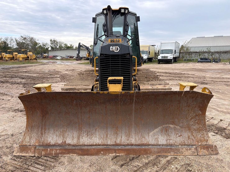 2021-caterpillar-d3-lgp-image-13