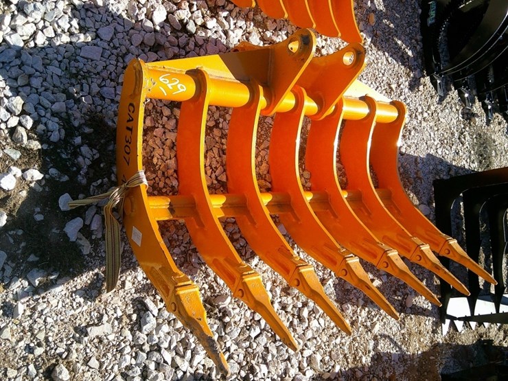 caterpillar-307-image-1