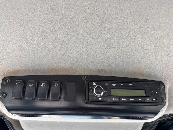 2021-caterpillar-d3-lgp-image-27