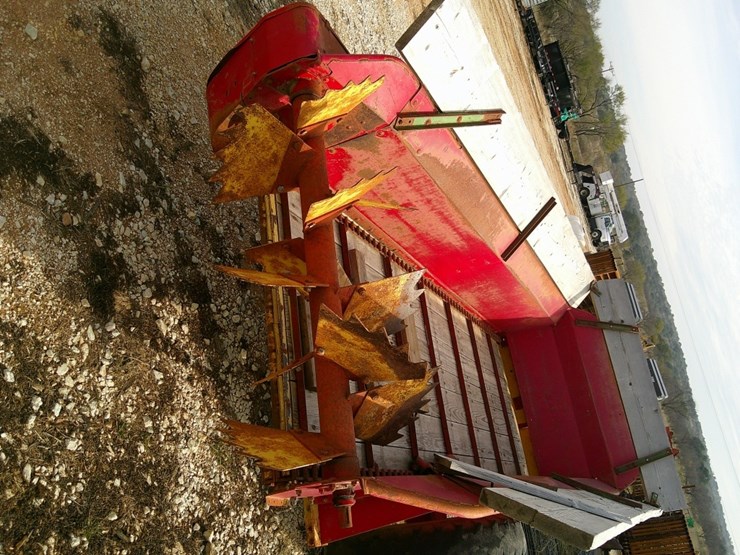 new-holland-325-image-3