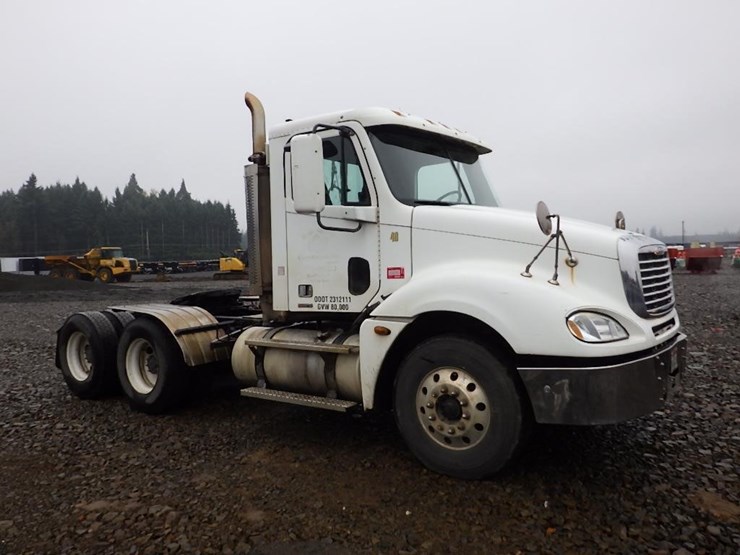 2005-freightliner-columbia-t/a-truck-tractor-image-2