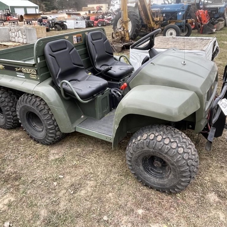 JOHN DEERE TRAIL GATOR
