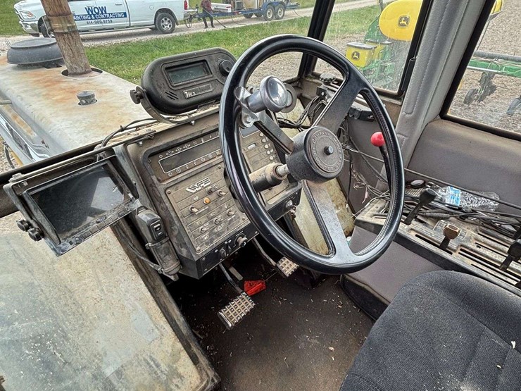 1986-white-4-225-image-2