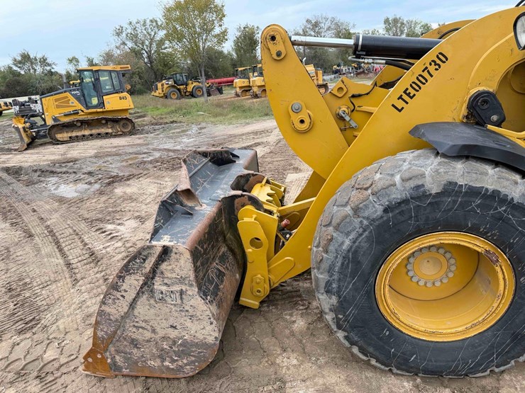 caterpillar-926-image-12