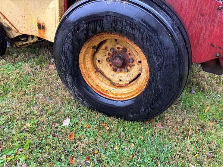 new-holland-851-image-9