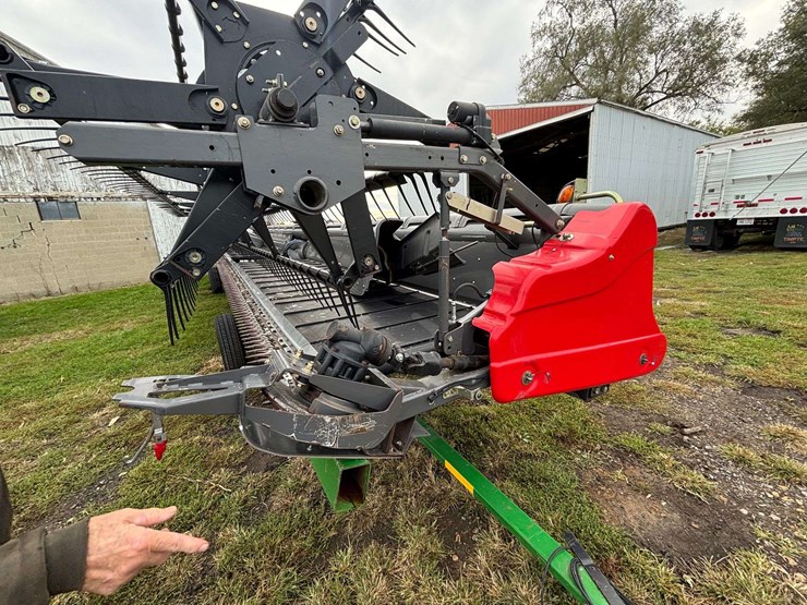 2012-massey-ferguson-35ft-grain-platform-w/-header-cart-image-8