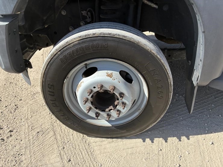 2015-ford-f550-xlt-image-9