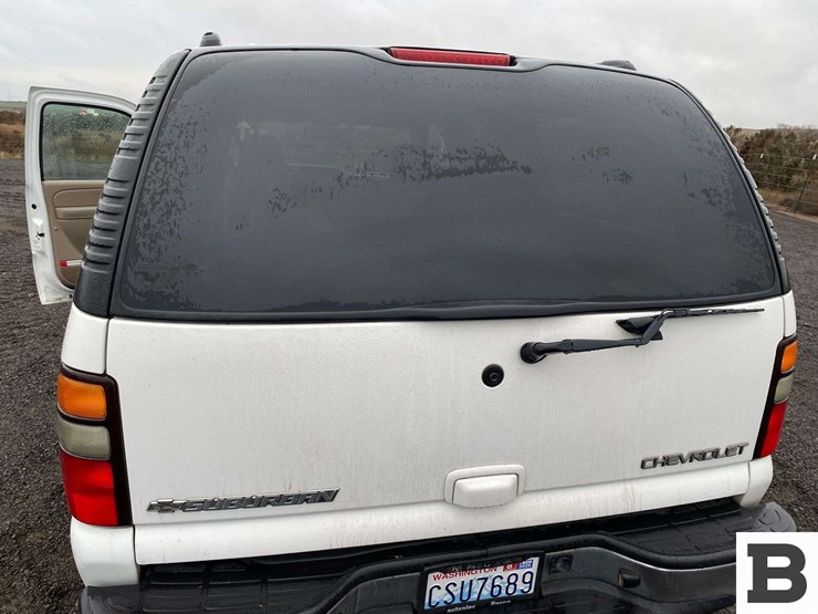 2004-chevrolet-suburban-image-19