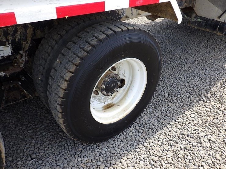 2016-peterbilt-348-image-46