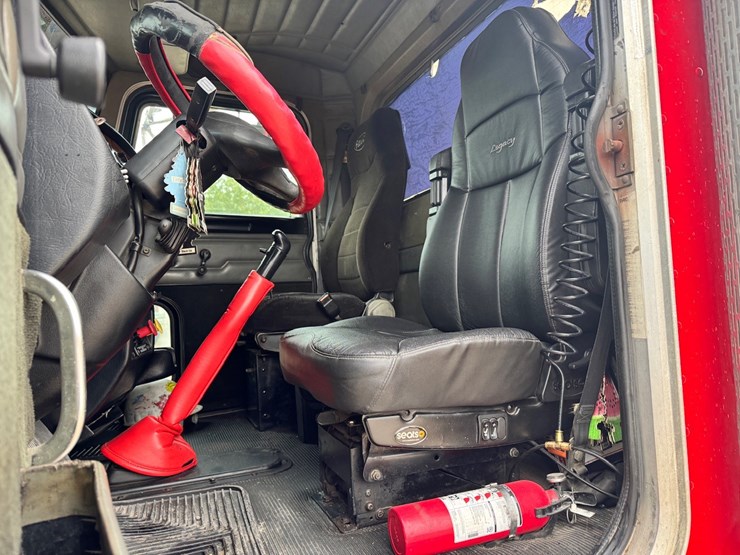 2003-peterbilt-379-image-18