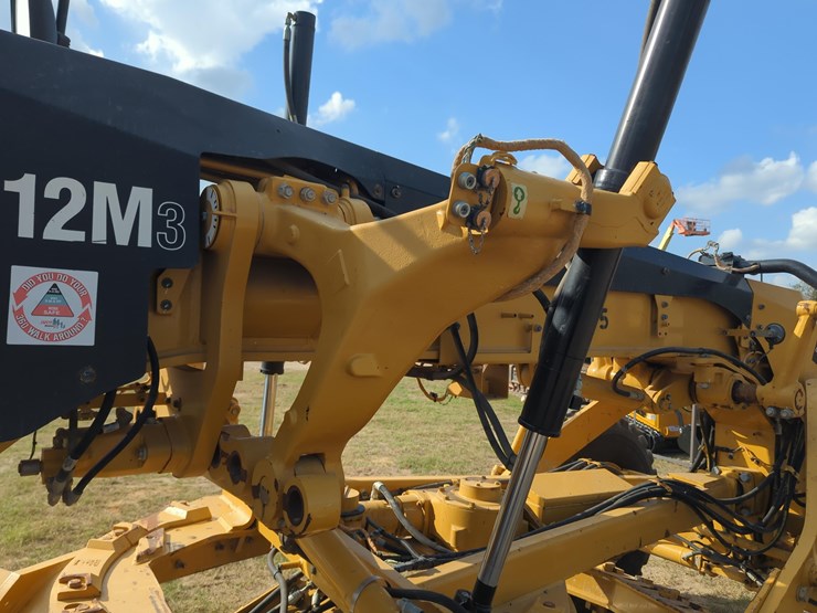 caterpillar-12m3-image-12