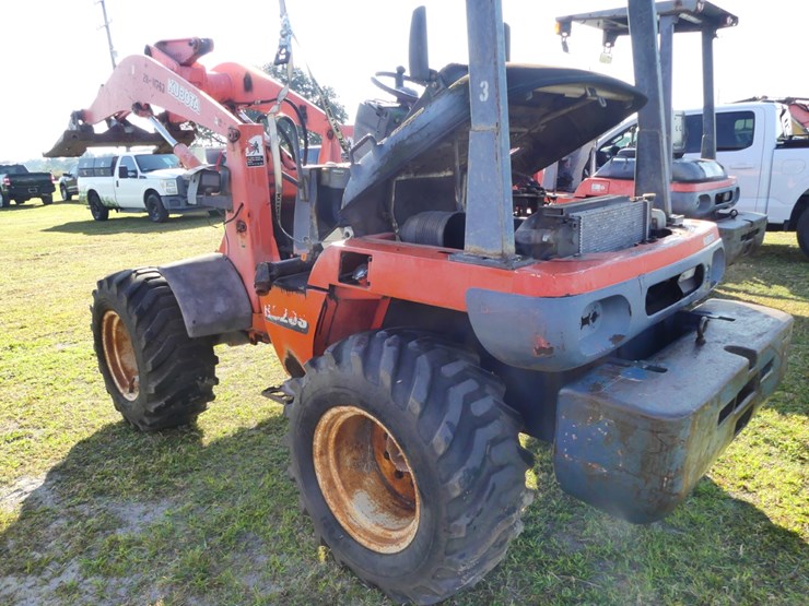 2004-kubota-r520-image-4