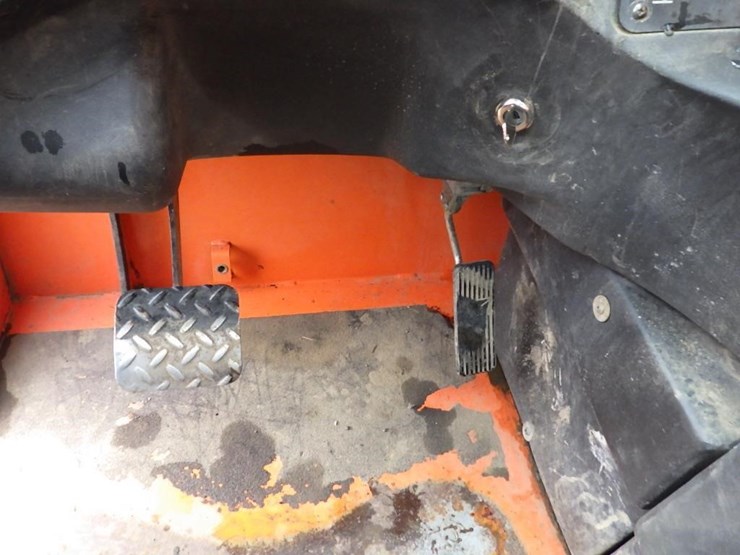 2012-jlg-g10-55a-image-32