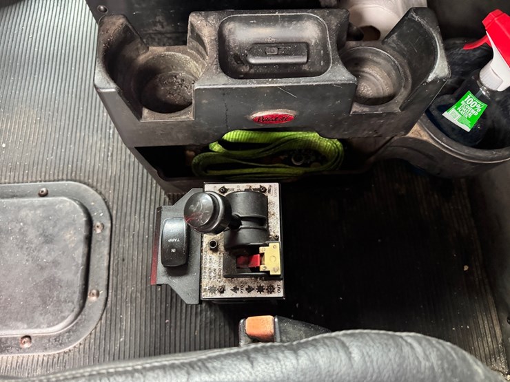 2003-peterbilt-379-image-22