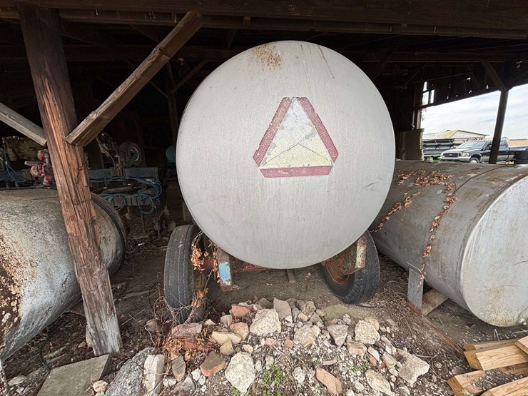 stainless-steel-nurse-tank-on-running-gear-image-2