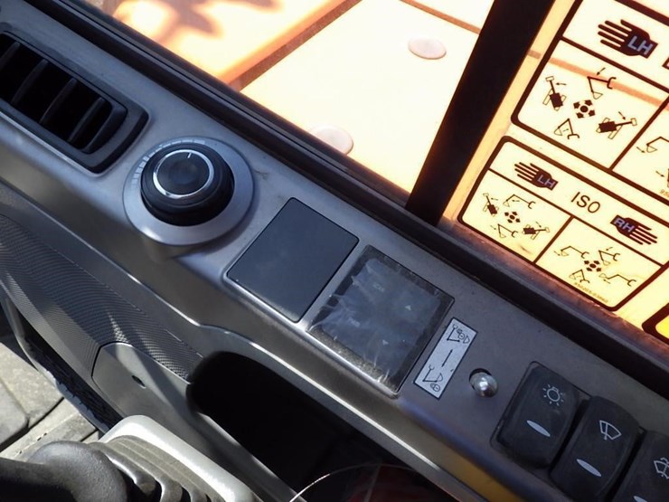 2023-develon-dx85r-3-hydraulic-excavator-image-29