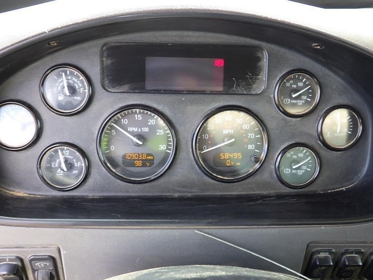 2016-peterbilt-348-image-33