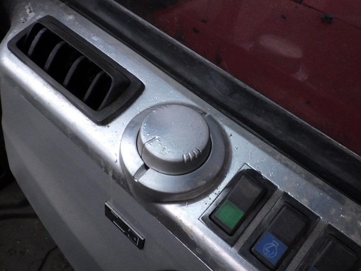 2024-doosan-dx60-9c-hydraulic-excavator-image-28