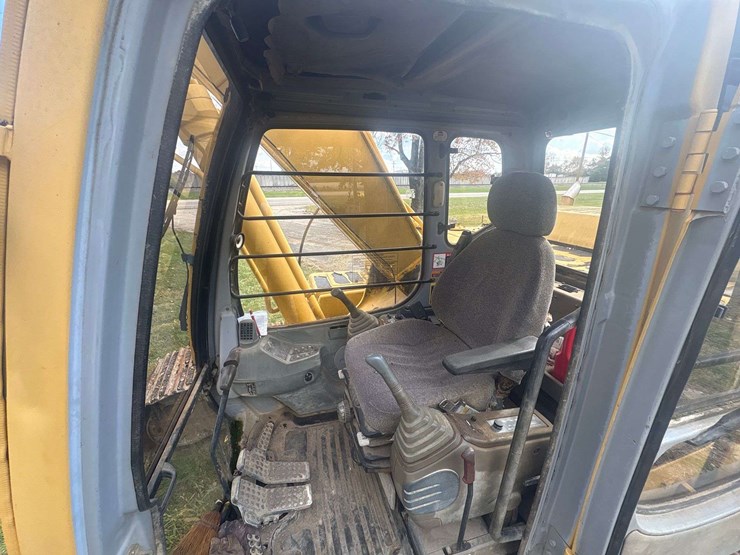 deere-230-lc-image-2