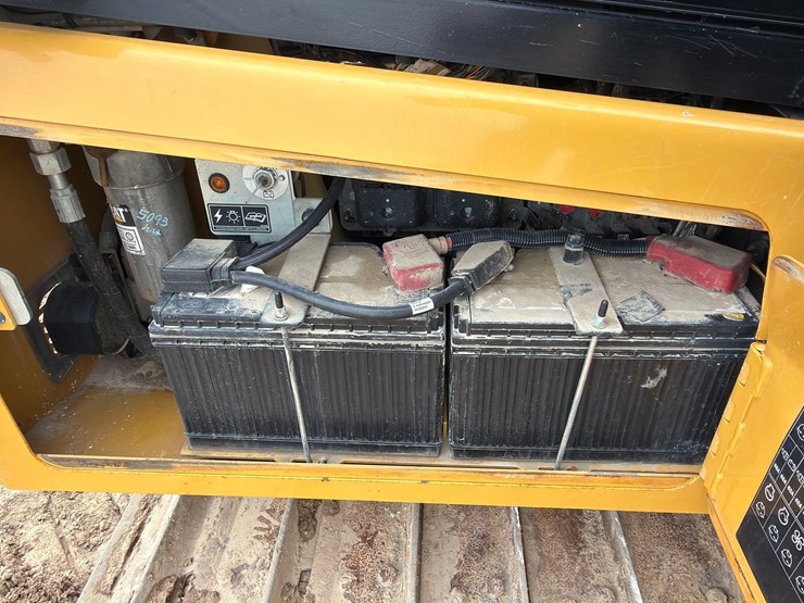 2021-caterpillar-d3-lgp-image-23