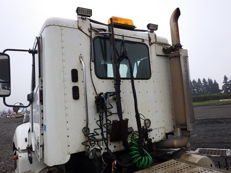 2005-freightliner-columbia-t/a-truck-tractor-image-12