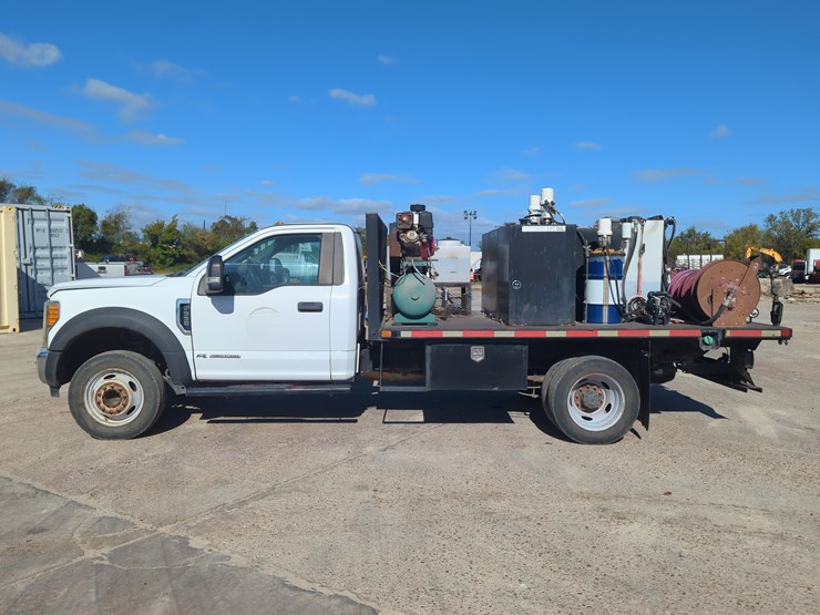 ford-f550-xl-image-1